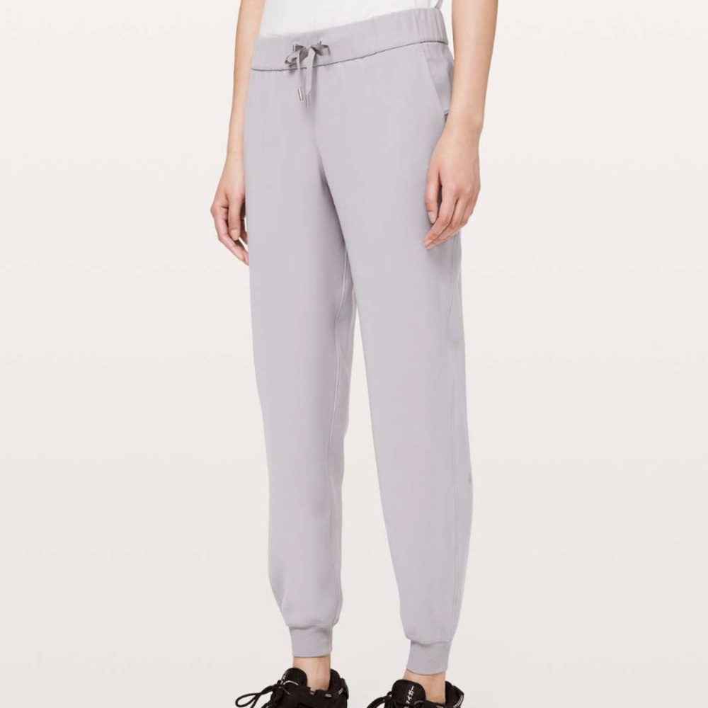 Size 10 lululemon On the Fly joggers in silverscreen, excellent condition!